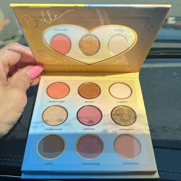 DISNEY CRÈME BELLE EYESHADOW PALLET OF 9 SHADOWS - Picture 3 of 6